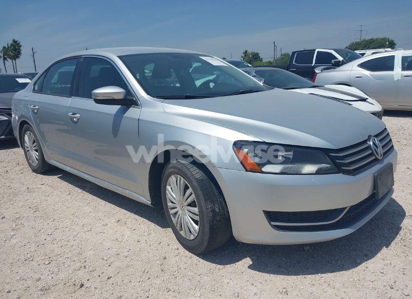 2015 Volkswagen Passat 1.8T S (VIN 1VWAS7A3XFC004738) main photo