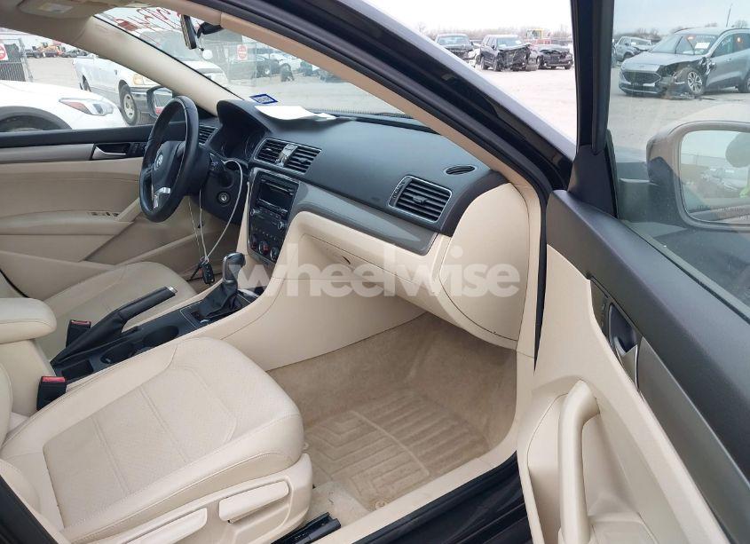 Photo 5 of 2015 Volkswagen Passat 1.8T WOLFSBURG EDITION (VIN 1VWAS7A3XFC061005)