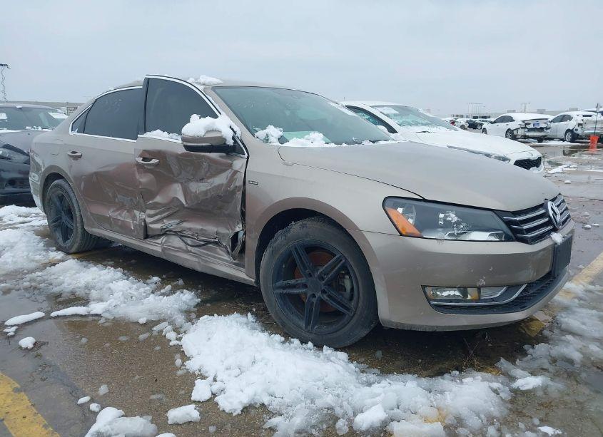 2015 Volkswagen Passat 1.8T LIMITED EDITION (VIN 1VWAS7A3XFC101664) main photo