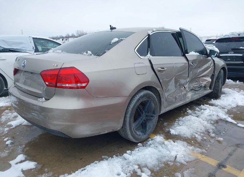 Photo 4 of 2015 Volkswagen Passat 1.8T LIMITED EDITION (VIN 1VWAS7A3XFC101664)