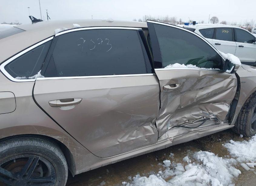 Photo 6 of 2015 Volkswagen Passat 1.8T LIMITED EDITION (VIN 1VWAS7A3XFC101664)