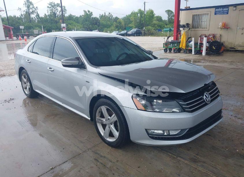 2015 Volkswagen Passat 1.8T LIMITED EDITION (VIN 1VWAS7A3XFC118318) main photo