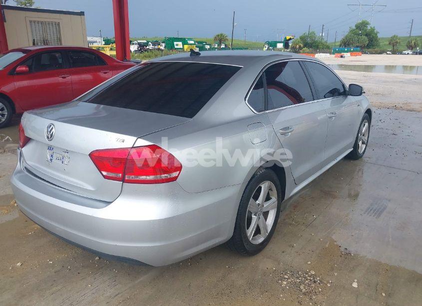 Photo 4 of 2015 Volkswagen Passat 1.8T LIMITED EDITION (VIN 1VWAS7A3XFC118318)