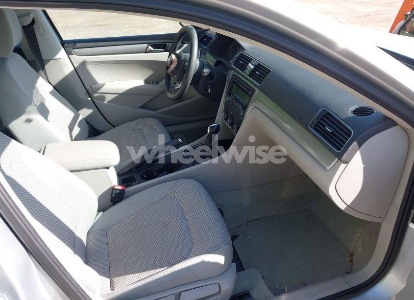 Photo 5 of 2014 Volkswagen Passat 1.8T S (VIN 1VWAT7A30EC084532)