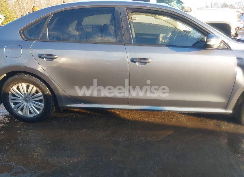 Photo 13 of 2015 Volkswagen Passat 1.8T S (VIN 1VWAT7A30FC018547)