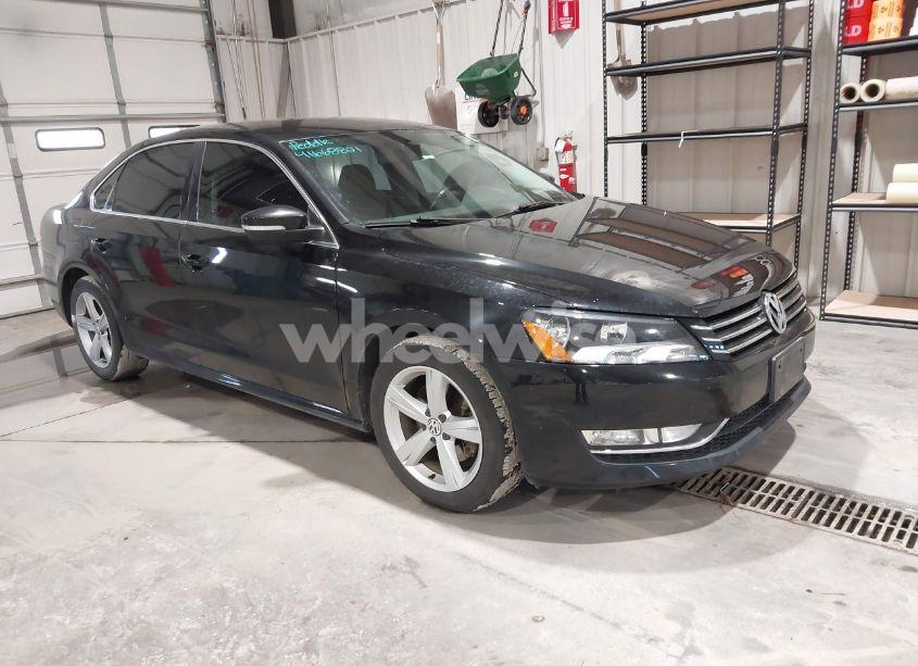2015 Volkswagen Passat 1.8T LIMITED EDITION (VIN 1VWAT7A30FC080255) main photo