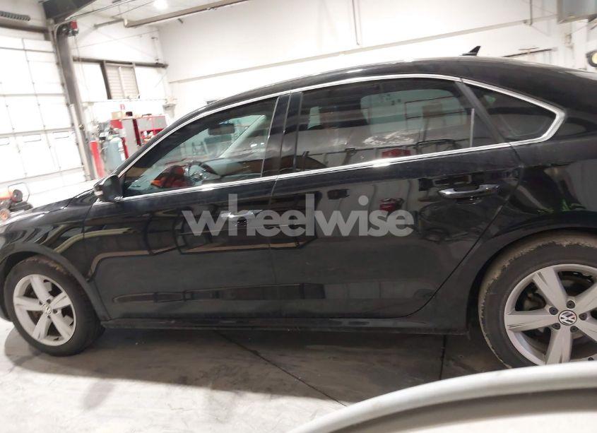 Photo 14 of 2015 Volkswagen Passat 1.8T LIMITED EDITION (VIN 1VWAT7A30FC080255)