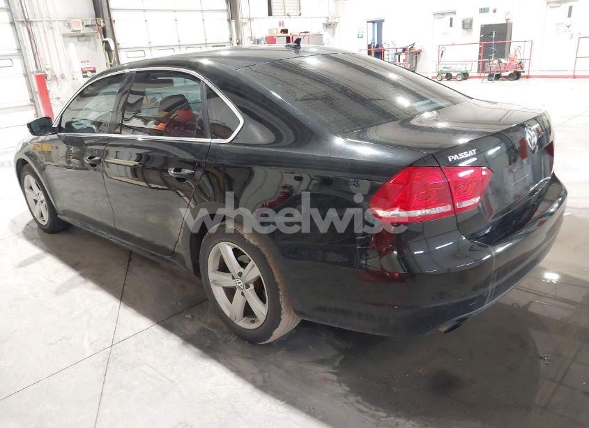 Photo 3 of 2015 Volkswagen Passat 1.8T LIMITED EDITION (VIN 1VWAT7A30FC080255)