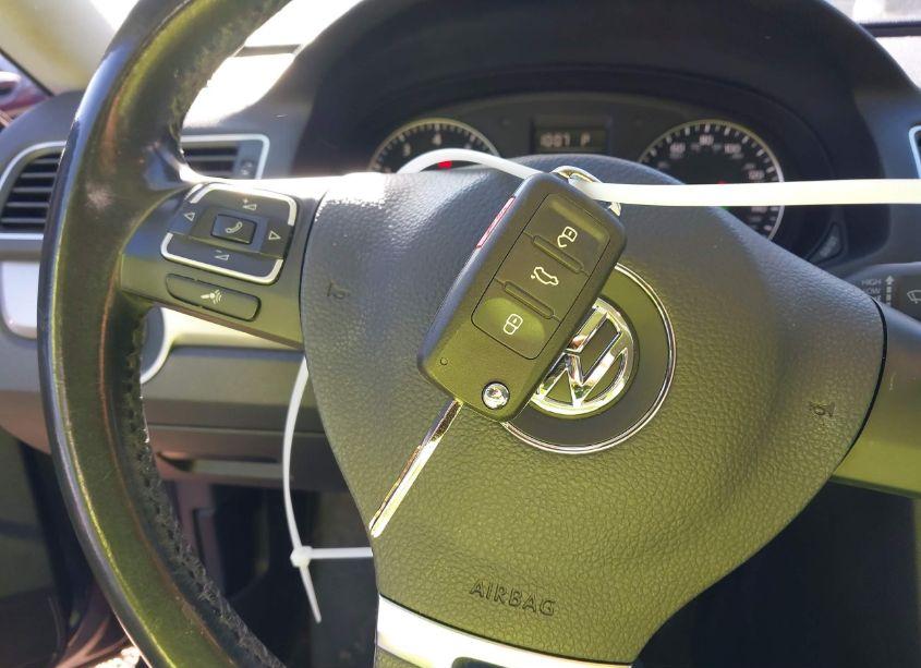 Photo 11 of 2015 Volkswagen Passat 1.8T LIMITED EDITION (VIN 1VWAT7A30FC099274)