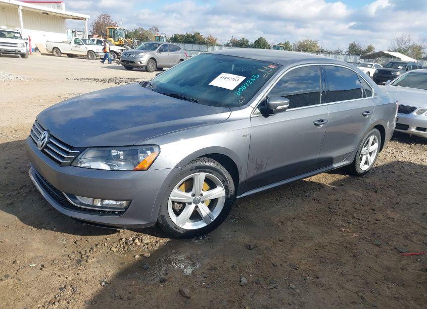 Photo 2 of 2015 Volkswagen Passat 1.8T LIMITED EDITION (VIN 1VWAT7A30FC099274)