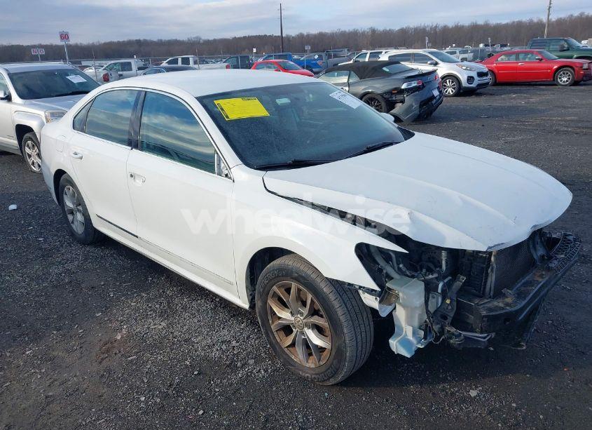 2016 Volkswagen Passat 1.8T S (VIN 1VWAT7A30GC036225) main photo