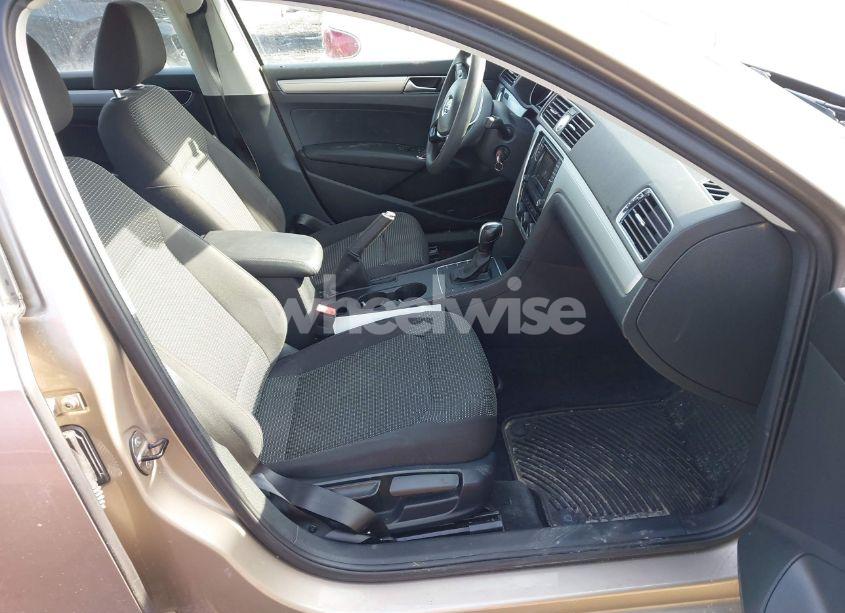 Photo 5 of 2016 Volkswagen Passat 1.8T S (VIN 1VWAT7A30GC049489)