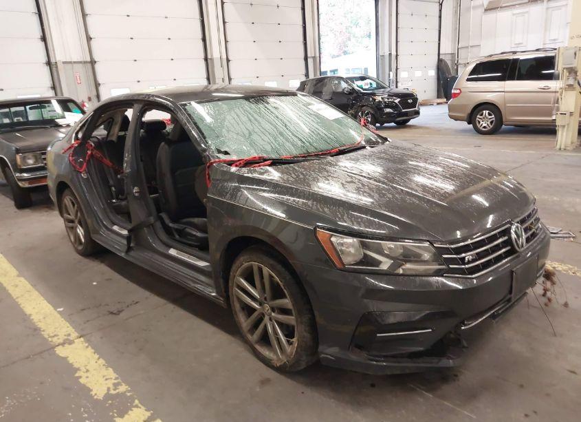 2016 Volkswagen Passat 1.8T R-LINE W/COMFORT PKG (VIN 1VWAT7A30GC050691) main photo