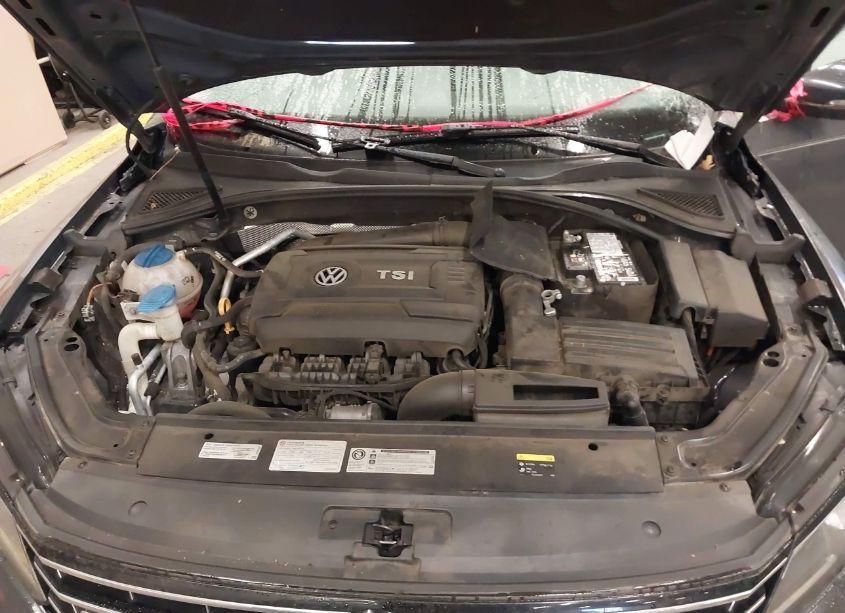 Photo 10 of 2016 Volkswagen Passat 1.8T R-LINE W/COMFORT PKG (VIN 1VWAT7A30GC050691)