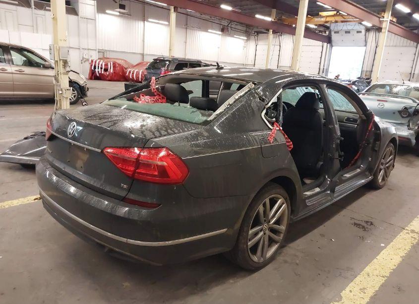 Photo 4 of 2016 Volkswagen Passat 1.8T R-LINE W/COMFORT PKG (VIN 1VWAT7A30GC050691)