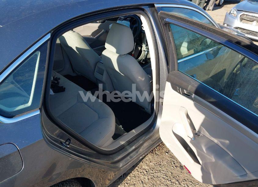 Photo 8 of 2017 Volkswagen Passat 1.8T S (VIN 1VWAT7A30HC020950)