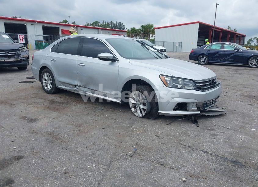2017 Volkswagen Passat 1.8T S (VIN 1VWAT7A30HC079030) main photo
