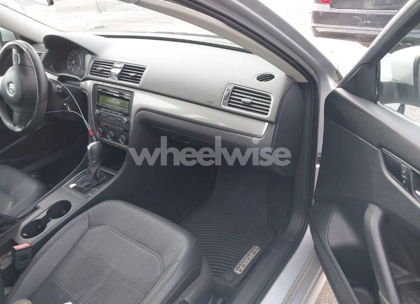 Photo 5 of 2014 Volkswagen Passat 1.8T WOLFSBURG EDITION (VIN 1VWAT7A31EC033900)