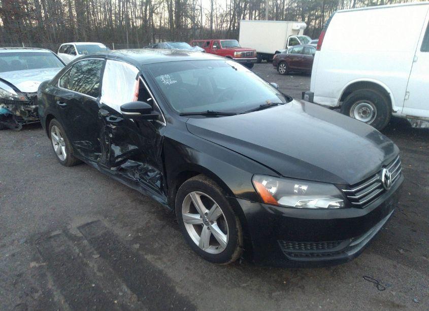 2014 Volkswagen Passat 1.8T WOLFSBURG EDITION (VIN 1VWAT7A31EC045948) main photo