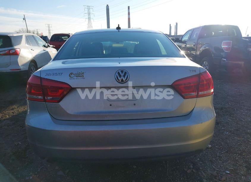 Photo 16 of 2014 Volkswagen Passat 1.8T WOLFSBURG EDITION (VIN 1VWAT7A31EC068484)