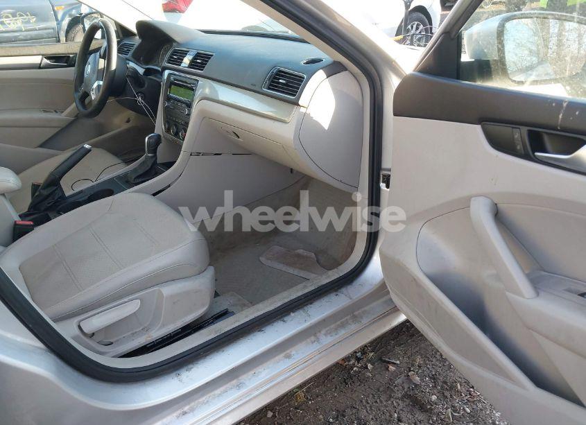 Photo 5 of 2014 Volkswagen Passat 1.8T WOLFSBURG EDITION (VIN 1VWAT7A31EC068484)