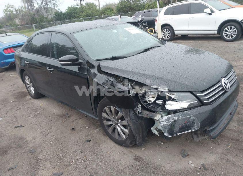 2015 Volkswagen Passat 1.8T WOLFSBURG EDITION (VIN 1VWAT7A31FC019965) main photo