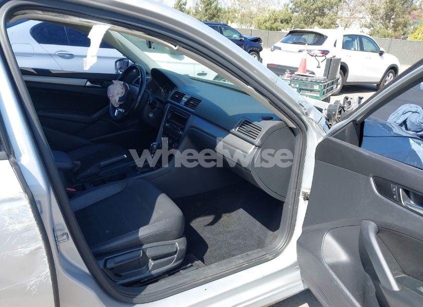 Photo 5 of 2015 Volkswagen Passat 1.8T WOLFSBURG EDITION (VIN 1VWAT7A31FC022428)