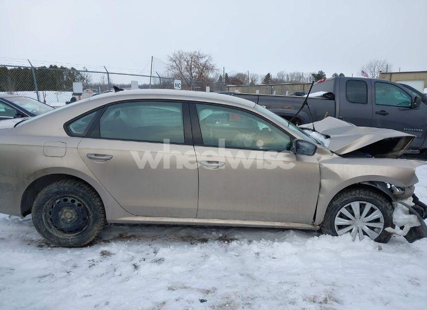 Photo 14 of 2015 Volkswagen Passat 1.8T WOLFSBURG EDITION (VIN 1VWAT7A31FC026219)