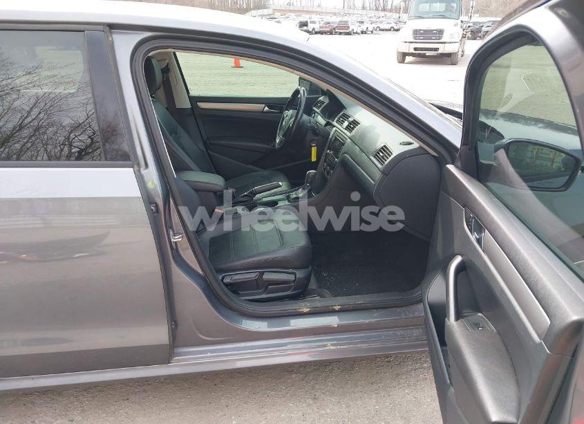 Photo 5 of 2015 Volkswagen Passat 1.8T WOLFSBURG EDITION (VIN 1VWAT7A31FC049502)