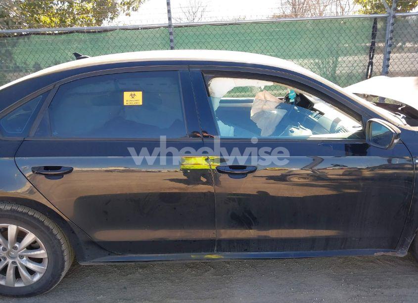 Photo 13 of 2015 Volkswagen Passat 1.8T WOLFSBURG EDITION (VIN 1VWAT7A31FC061830)