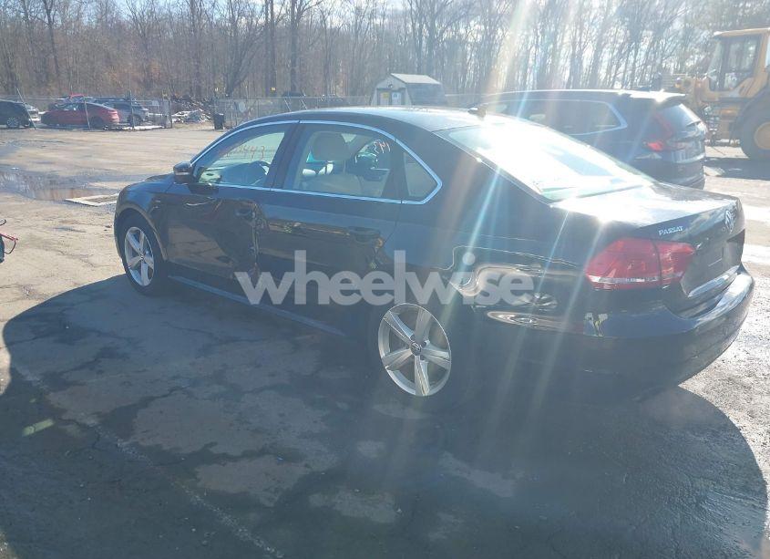 Photo 3 of 2015 Volkswagen Passat 1.8T LIMITED EDITION (VIN 1VWAT7A31FC111304)