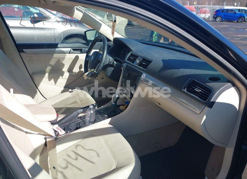 Photo 5 of 2015 Volkswagen Passat 1.8T LIMITED EDITION (VIN 1VWAT7A31FC111304)