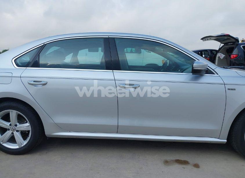 Photo 14 of 2015 Volkswagen Passat 1.8T LIMITED EDITION (VIN 1VWAT7A31FC117751)