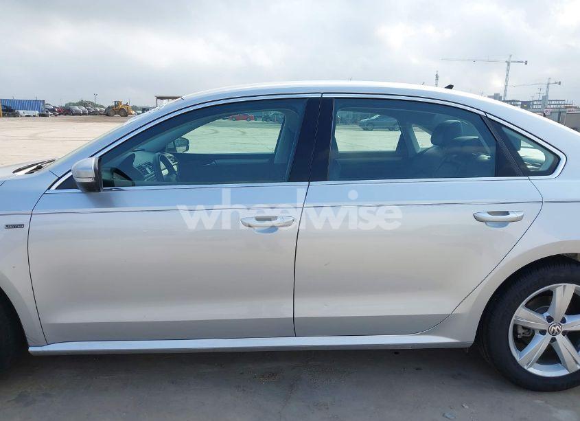 Photo 15 of 2015 Volkswagen Passat 1.8T LIMITED EDITION (VIN 1VWAT7A31FC117751)