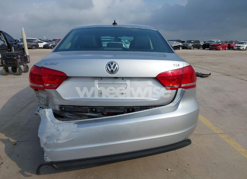 Photo 17 of 2015 Volkswagen Passat 1.8T LIMITED EDITION (VIN 1VWAT7A31FC117751)