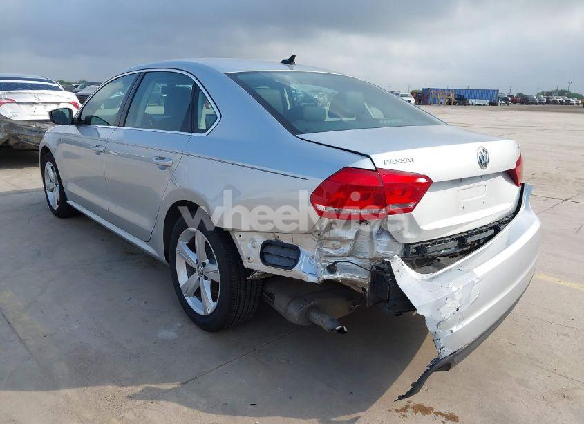 Photo 3 of 2015 Volkswagen Passat 1.8T LIMITED EDITION (VIN 1VWAT7A31FC117751)