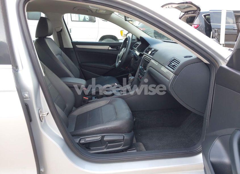 Photo 5 of 2015 Volkswagen Passat 1.8T LIMITED EDITION (VIN 1VWAT7A31FC117751)