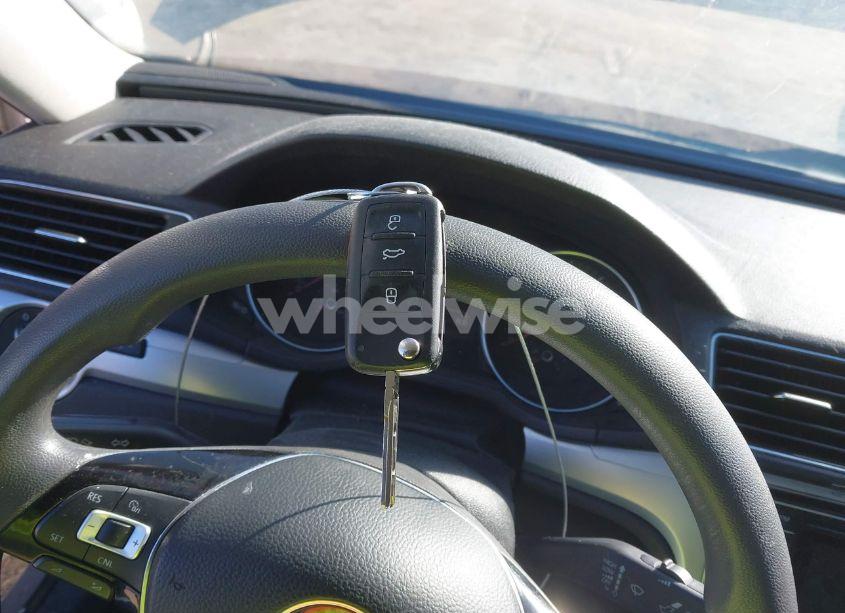 Photo 11 of 2016 Volkswagen Passat 1.8T S (VIN 1VWAT7A31GC015335)