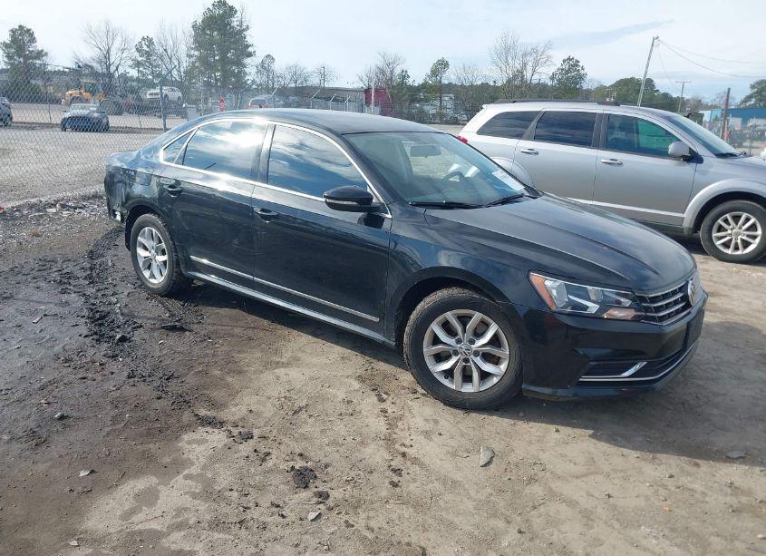 2016 Volkswagen Passat 1.8T S (VIN 1VWAT7A31GC039120) main photo