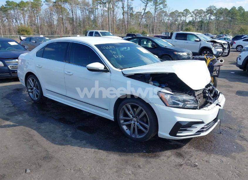 2016 Volkswagen Passat 1.8T R-LINE (VIN 1VWAT7A31GC048223) main photo