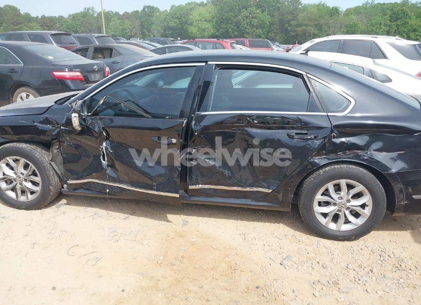 Photo 6 of 2017 Volkswagen Passat 1.8T S (VIN 1VWAT7A31HC046232)