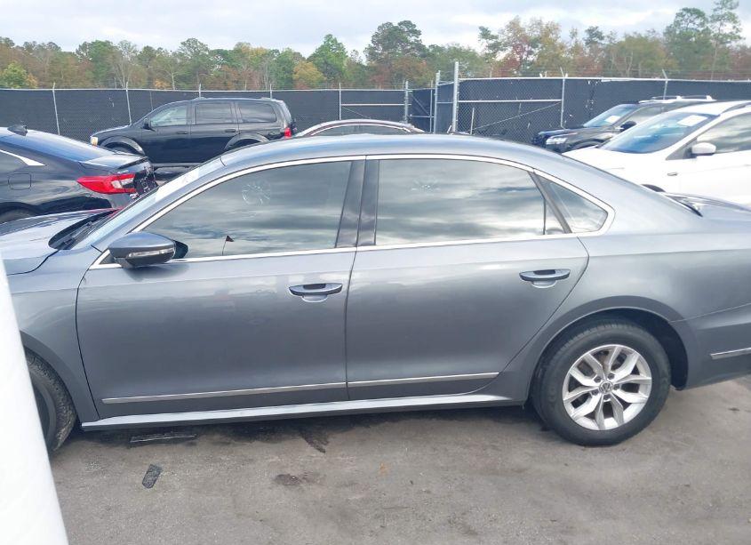 Photo 14 of 2017 Volkswagen Passat 1.8T S (VIN 1VWAT7A31HC077674)