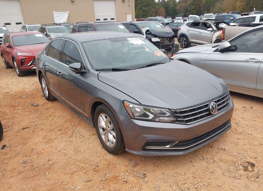 2017 Volkswagen Passat 1.8T S (VIN 1VWAT7A31HC081787) main photo