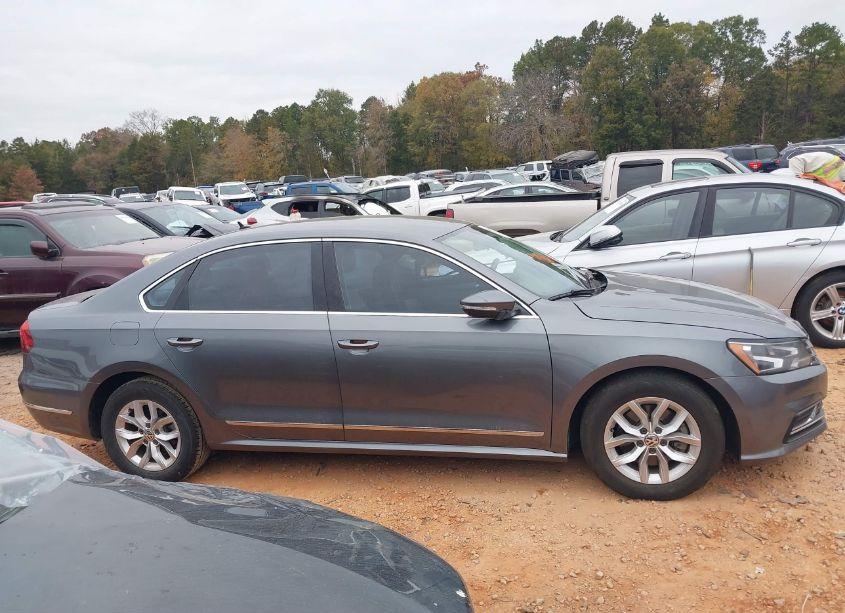 Photo 13 of 2017 Volkswagen Passat 1.8T S (VIN 1VWAT7A31HC081787)