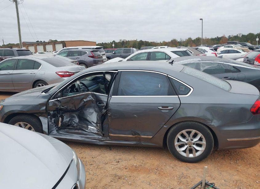 Photo 14 of 2017 Volkswagen Passat 1.8T S (VIN 1VWAT7A31HC081787)