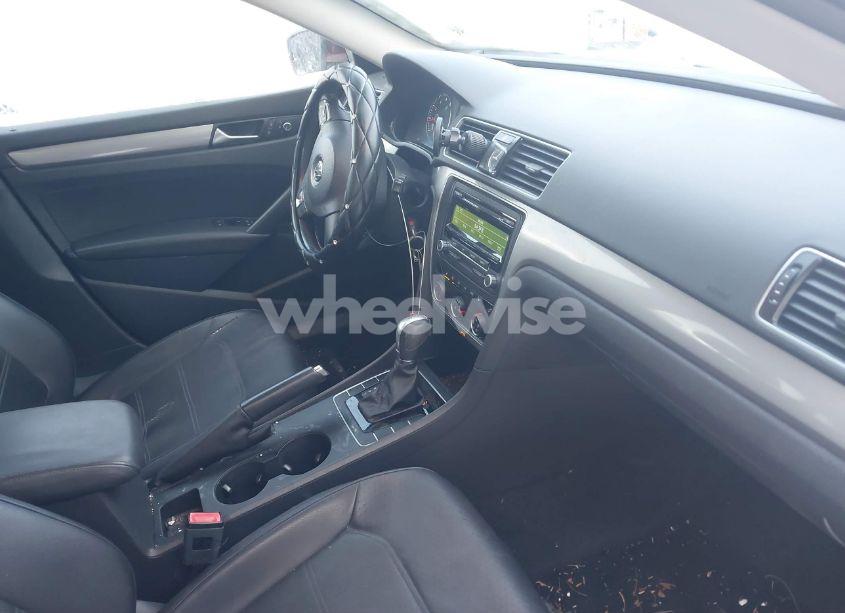 Photo 5 of 2014 Volkswagen Passat 1.8T WOLFSBURG EDITION (VIN 1VWAT7A32EC032660)