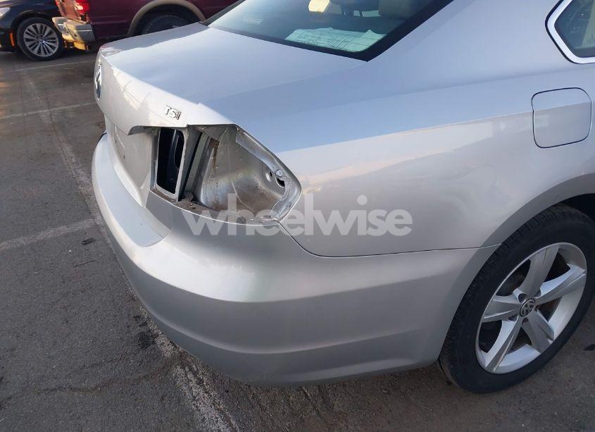 Photo 13 of 2014 Volkswagen Passat 1.8T WOLFSBURG EDITION (VIN 1VWAT7A32EC048373)