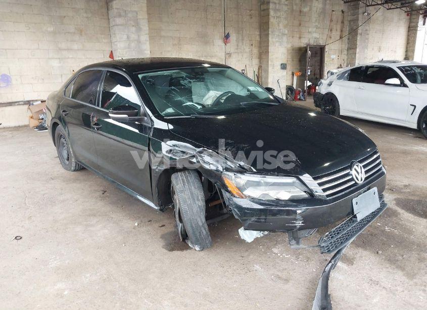 2015 Volkswagen Passat 1.8T S (VIN 1VWAT7A32FC097218) main photo