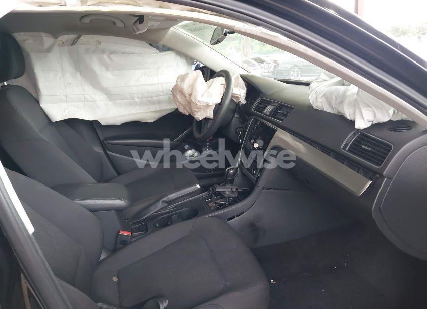 Photo 5 of 2015 Volkswagen Passat 1.8T S (VIN 1VWAT7A32FC097218)