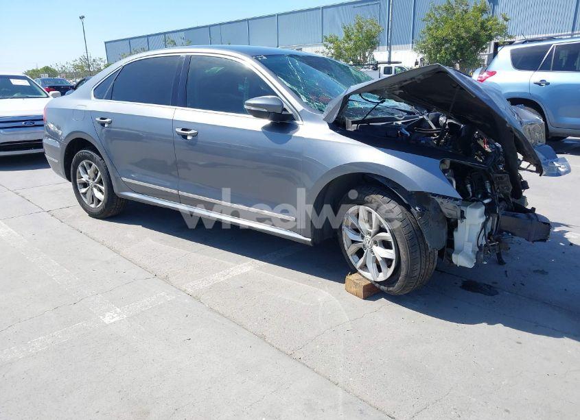 2016 Volkswagen Passat 1.8T S (VIN 1VWAT7A32GC032869) main photo